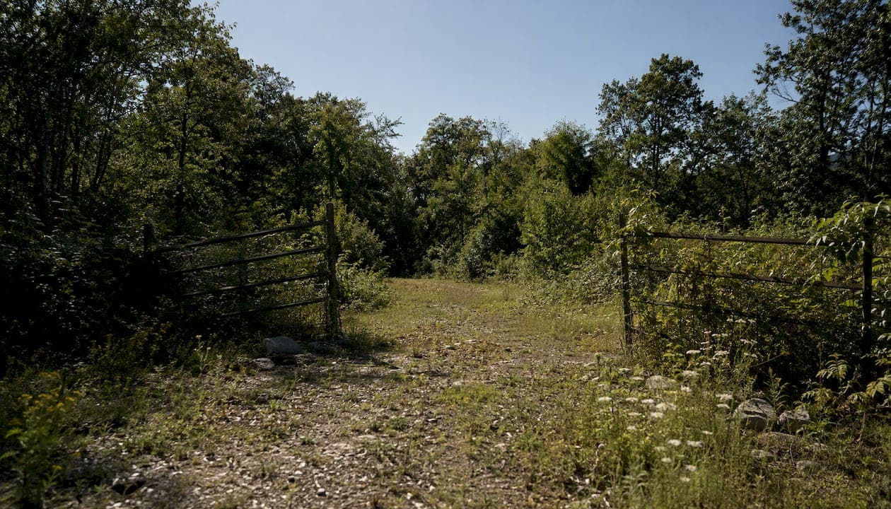 How to Sell Landlocked Land: Strategies That Work