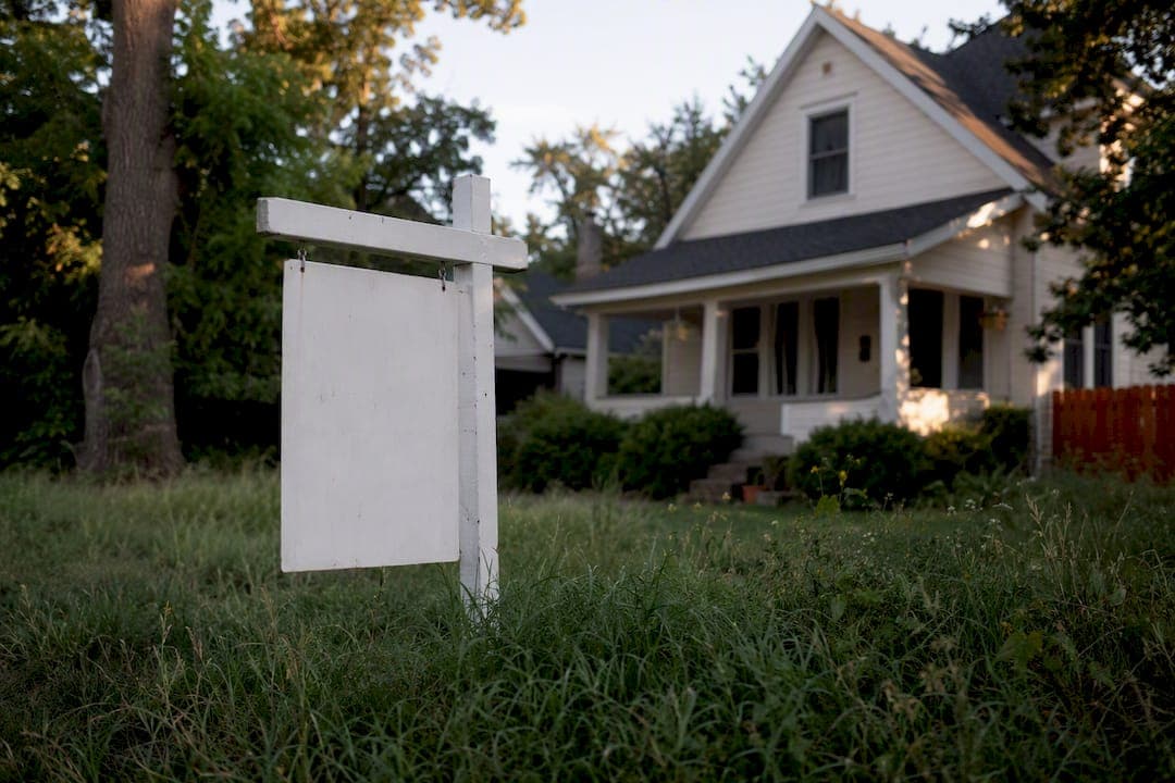 Can You Sell a House During Bankruptcy? Yes, Here's How